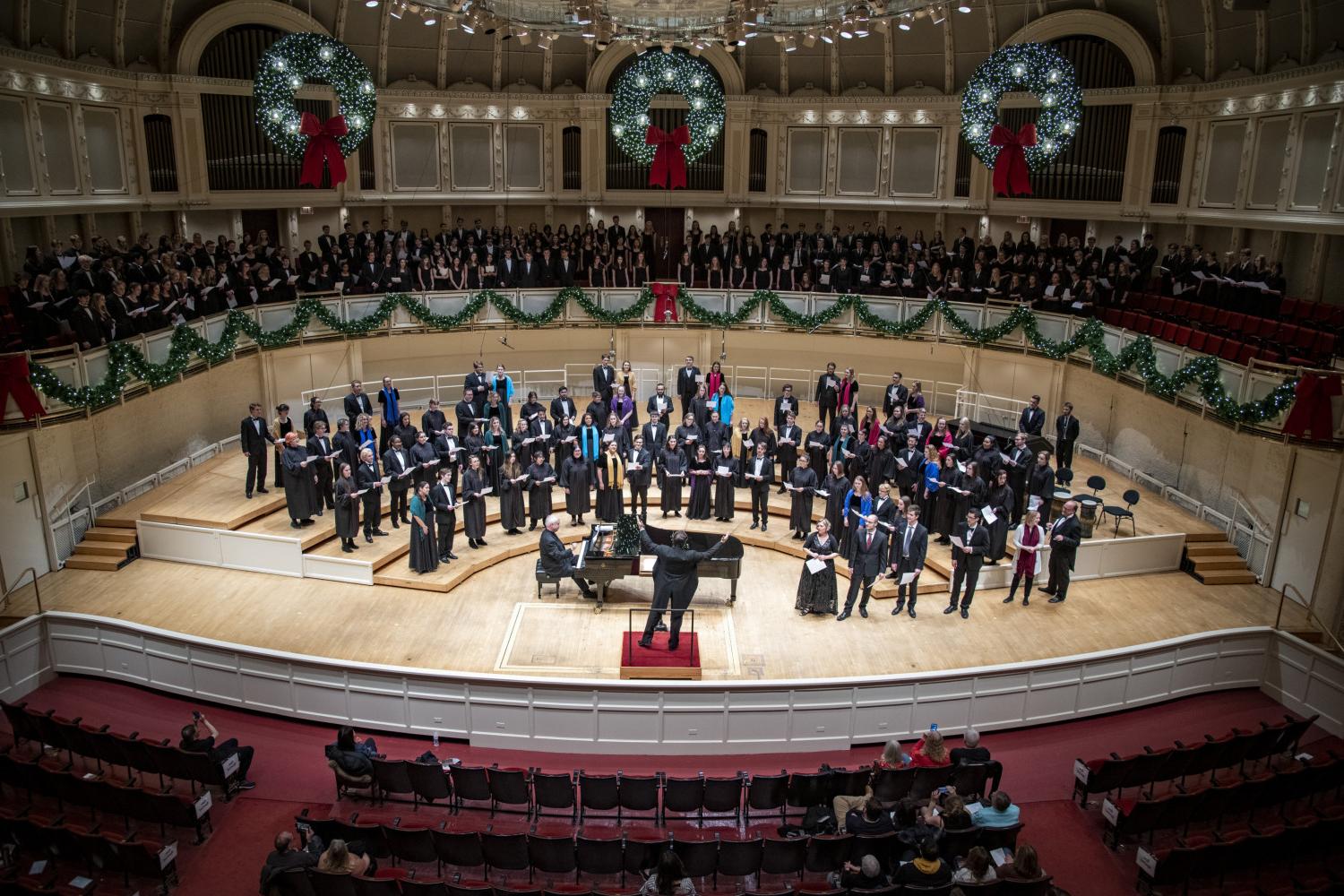 The <a href='http://j4ke.4dian8.com'>bv伟德ios下载</a> Choir performs in the Chicago Symphony Hall.